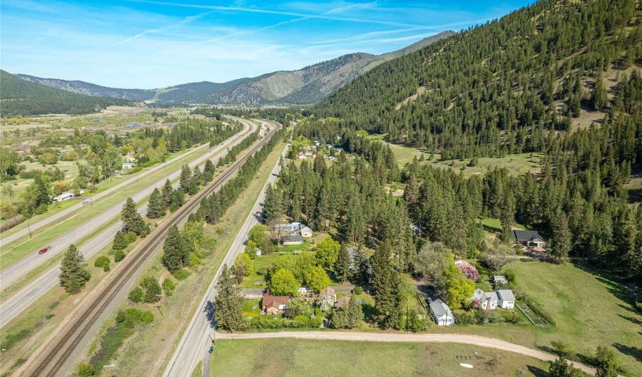 10225 Shady Ln, Bonner, MT 59823 - 2 Beds, 1 Bath