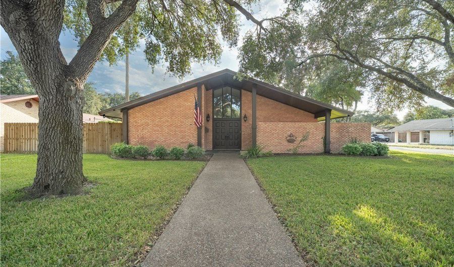 1519 Delwood, Alice, TX 78332 - 3 Beds, 3 Bath