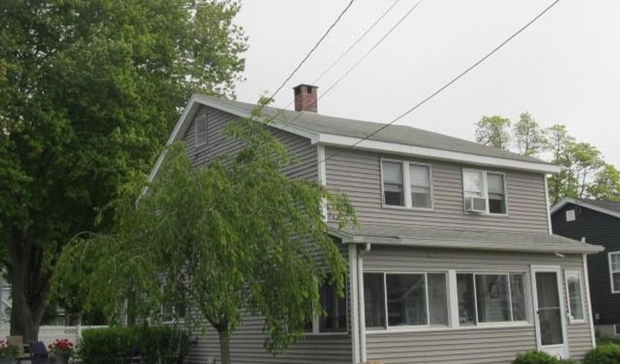 49 Indianola Rd, East Lyme, CT 06357 - 3 Beds, 2 Bath