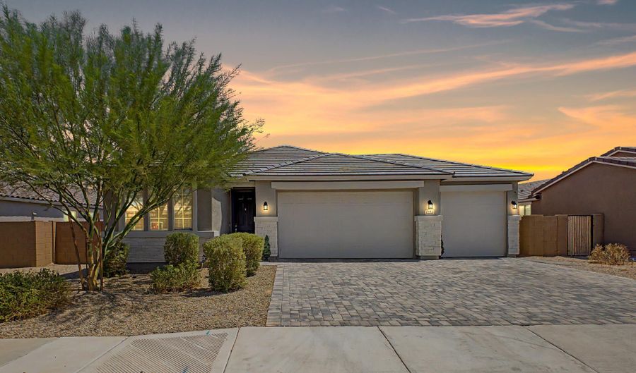 1225 E JAHNS Dr, Casa Grande, AZ 85122 - 4 Beds, 3 Bath