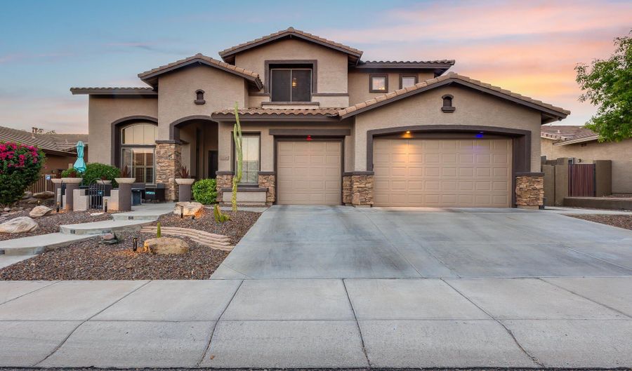 2728 W ADVENTURE Dr, Anthem, AZ 85086 - 5 Beds, 4 Bath