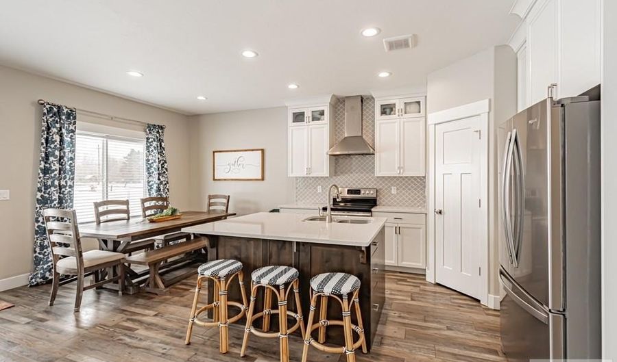 1038 Villa Vista Ln, Ammon, ID 83406 - 3 Beds, 3 Bath