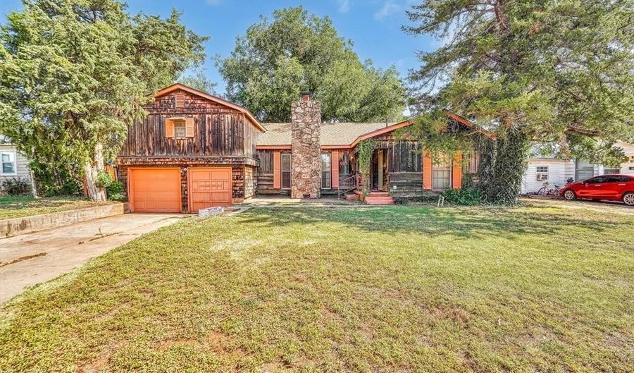913 E Sycamore, Altus, OK 73521 - 3 Beds, 2 Bath