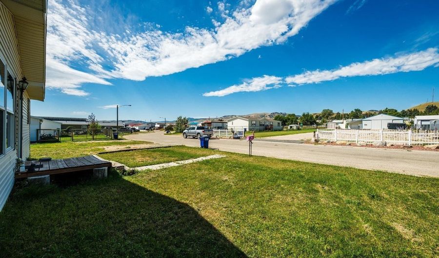 201 Balsam St, Buffalo, WY 82834 - 3 Beds, 2 Bath