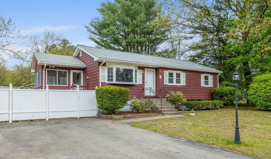 11 Anniversary Way, Billerica, MA 01821 - 3 Beds, 1 Bath