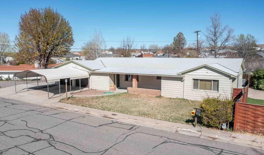 303 MESA Dr, Aztec, NM 87410 - 3 Beds, 3 Bath