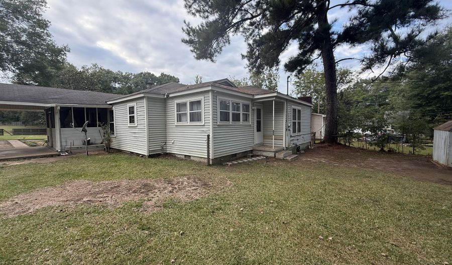 504 S Long St, Aberdeen, MS 39730 - 3 Beds, 1 Bath