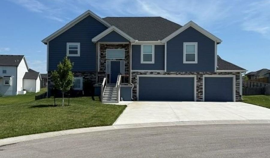 16338 Lois Ln, Basehor, KS 66007 - 4 Beds, 3 Bath