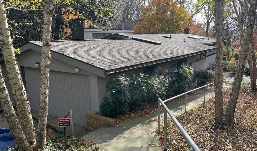 5651 BENT BRANCH Rd, Bethesda, MD 20816 - 5 Beds, 4 Bath