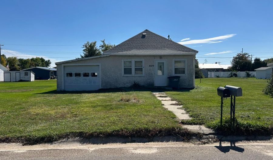 829 E 1st St, Ainsworth, NE 69210 - 2 Beds, 1 Bath