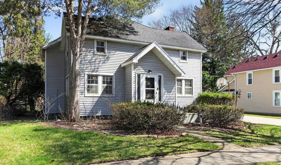 804 Woodworth Ave, Alma, MI 48801 - 4 Beds, 2 Bath