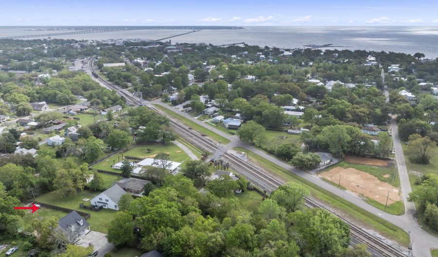 407 Citizen St, Bay St. Louis, MS 39520 - 6 Beds, 6 Bath