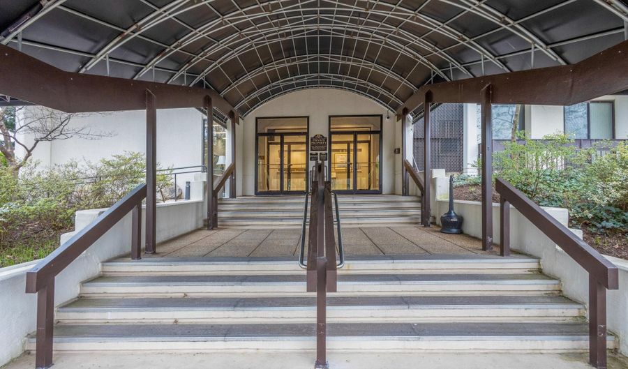 5300 HOLMES RUN Pkwy 417, Alexandria, VA 22304 - 1 Beds, 1 Bath