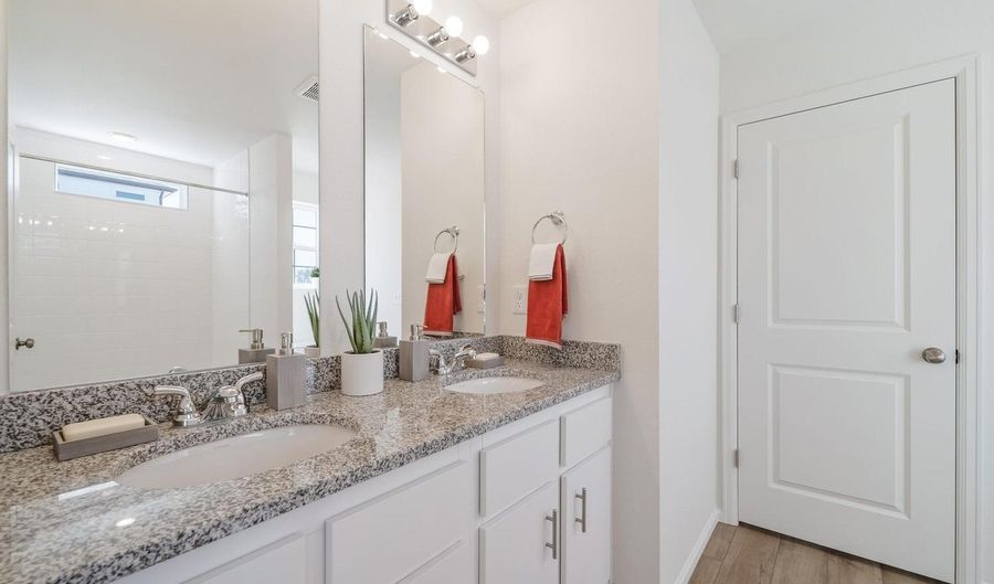 46585 Sunflower Ln, Bennett, CO 80102 - 3 Beds, 3 Bath