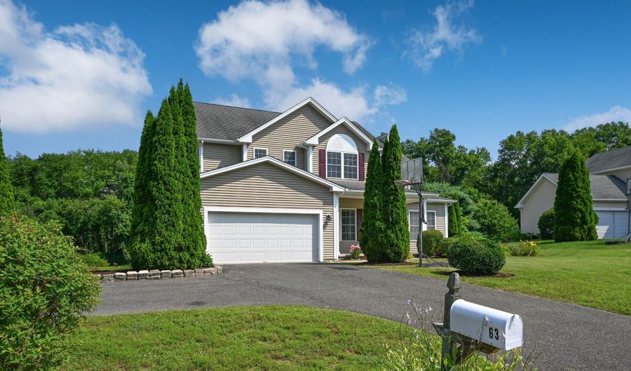 63 Meadow Brook Rd, Brookfield, CT 06804 - 4 Beds, 3 Bath
