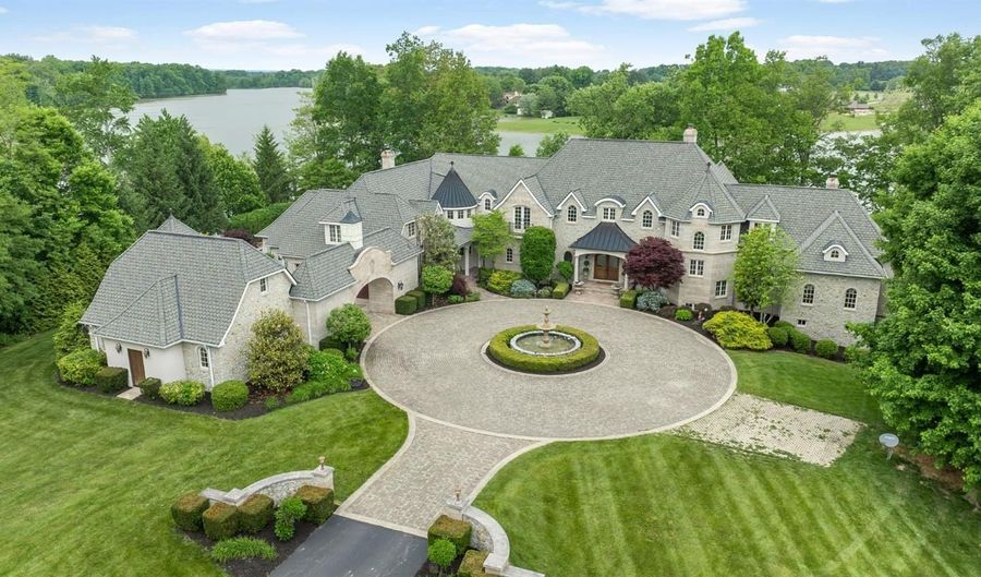 13198 N County Road 400 E, Batesville, IN 47006 - 6 Beds, 9 Bath