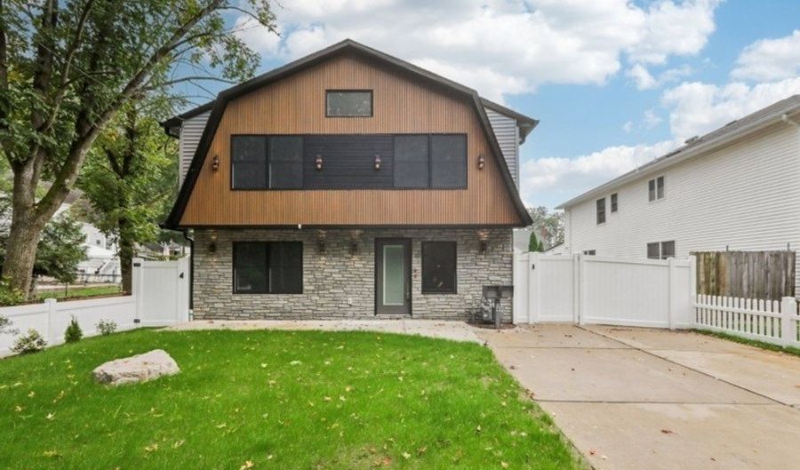 14 Redwood St, Bergenfield, NJ 07621 - 6 Beds, 4 Bath