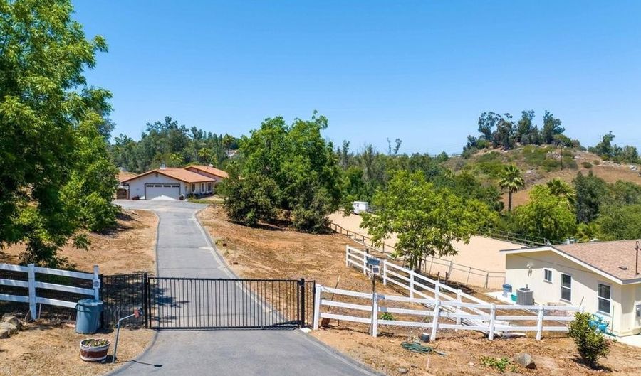 2605 Kauana Loa Dr, Escondido, CA 92029 - 4 Beds, 2 Bath