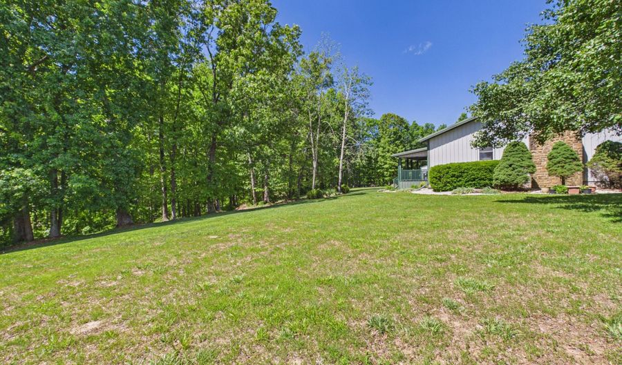 8052 E Ash Rd, Bloomfield, IN 47424 - 2 Beds, 3 Bath