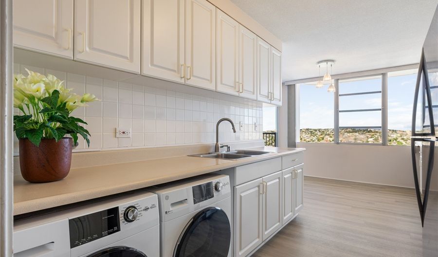 2825 S King St 2403, Honolulu, HI 96826 - 2 Beds, 2 Bath