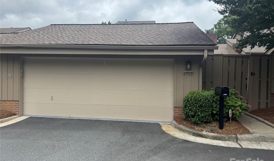 4909 Torrey Pines Ct, Charlotte, NC 28226 - 3 Beds, 3 Bath