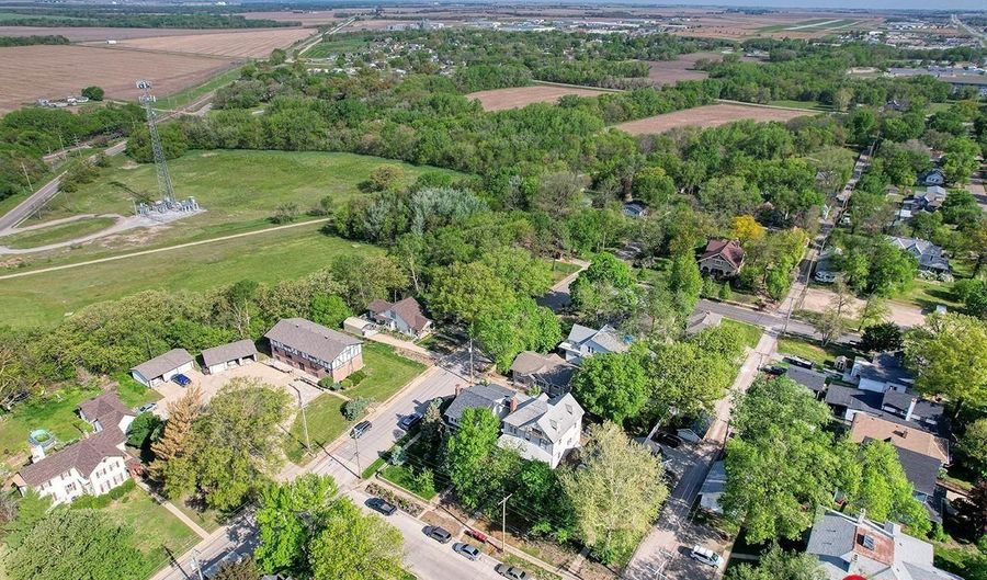 414 Lincoln St, Beatrice, NE 68310 - 3 Beds, 3 Bath