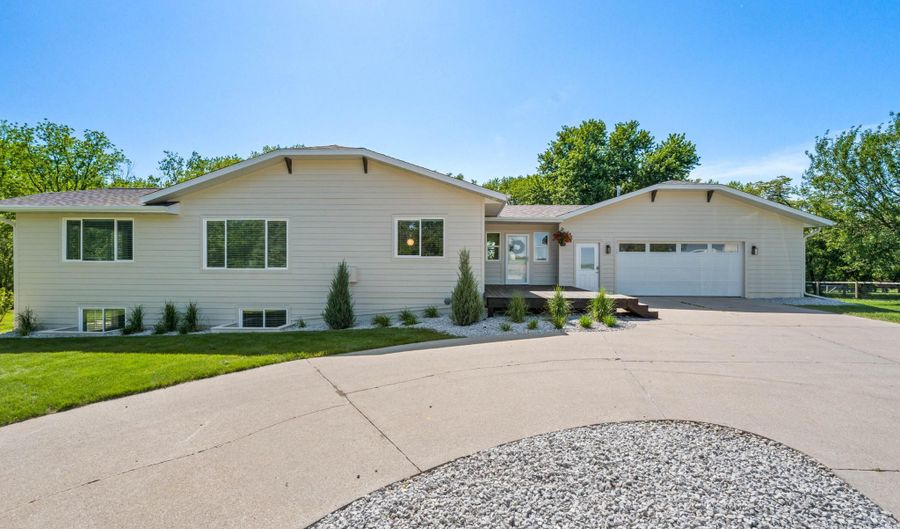 6235 US Hwy 69, Ames, IA 50010 - 5 Beds, 3 Bath