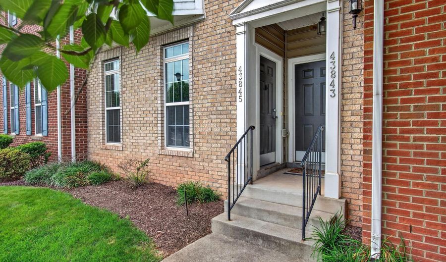 43845 CENTERGATE Dr, Ashburn, VA 20148 - 3 Beds, 3 Bath