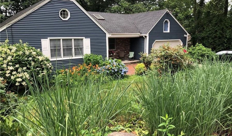 2 Marywood Ln, Cumberland, RI 02864 - 3 Beds, 2 Bath