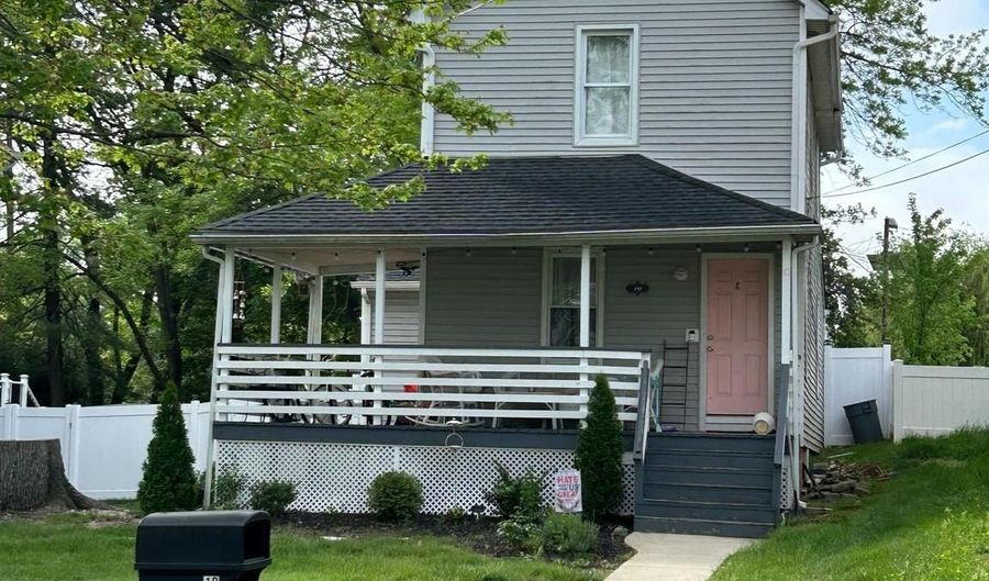 10 ASHLAND Ave, Barrington, NJ 08007 - 2 Beds, 2 Bath