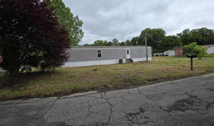 51 1st St, Almo, KY 42020 - 2 Beds, 2 Bath