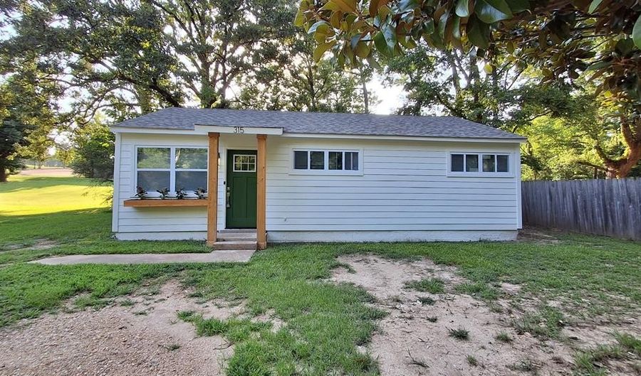 315 Willa St, Batesville, MS 38606 - 3 Beds, 1 Bath