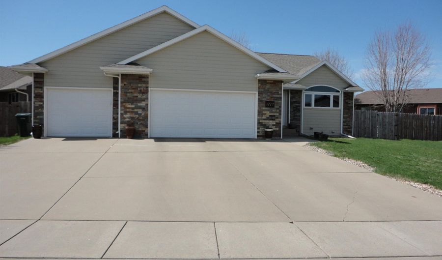 3117 S Harmony Ct, Sioux Falls, SD 57110 - 4 Beds, 2 Bath