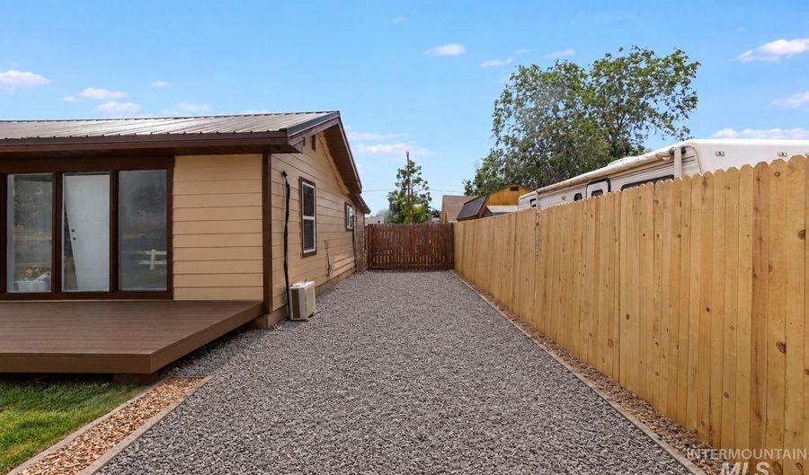 717 7th Ave N, Buhl, ID 83316 - 2 Beds, 1 Bath