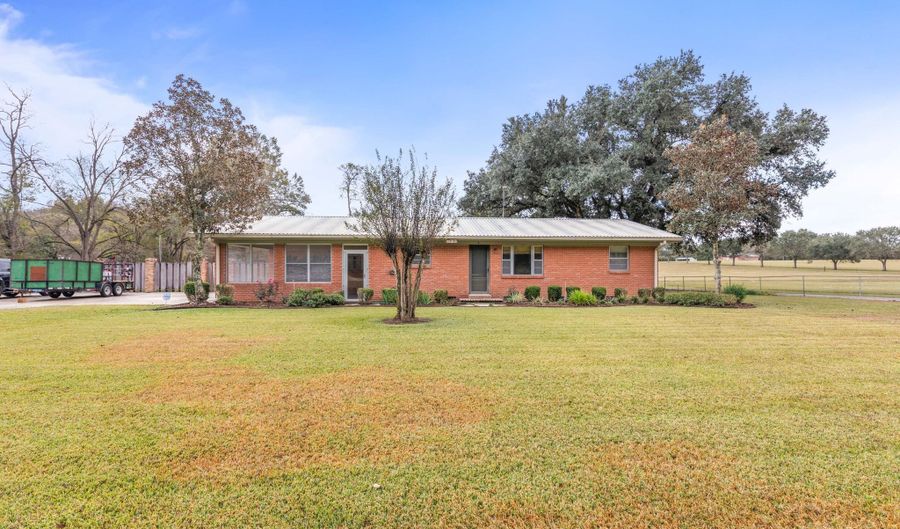 6166 La-93, Arnaudville, LA 70512 - 4 Beds, 2 Bath