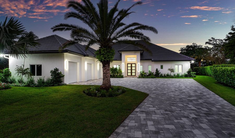 100 Glenbrook Ct, Atlantis, FL 33462 - 5 Beds, 6 Bath