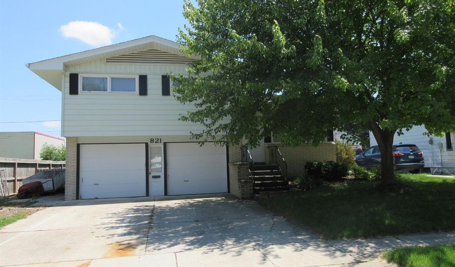 821 S Harriet, Algona, IA 50511 - 4 Beds, 2 Bath