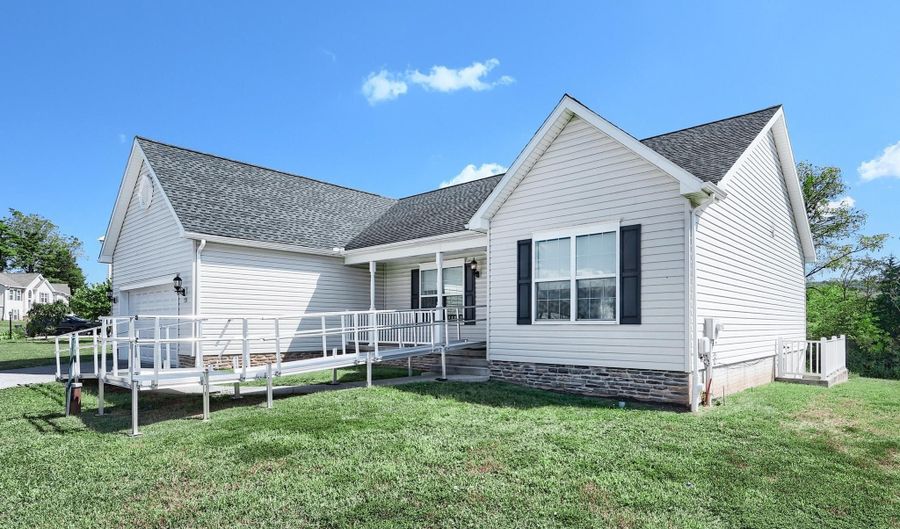 104 CLOVER Run, Abbottstown, PA 17301 - 3 Beds, 2 Bath