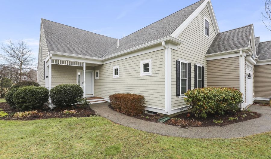 2 Amberwood Ct 2, Bourne, MA 02532 - 2 Beds, 3 Bath