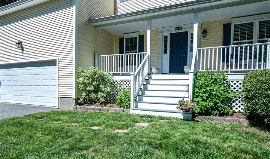 394 Westmoreland Ln, North Kingstown, RI 02874 - 4 Beds, 3 Bath
