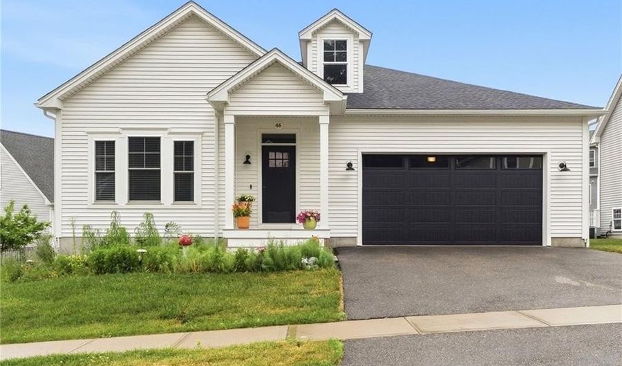 46 Somerset Cir, North Kingstown, RI 02852 - 3 Beds, 2 Bath