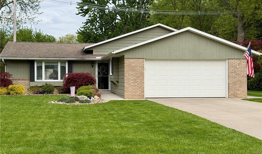 875 Princeton Ave, Amherst, OH 44001 - 3 Beds, 2 Bath