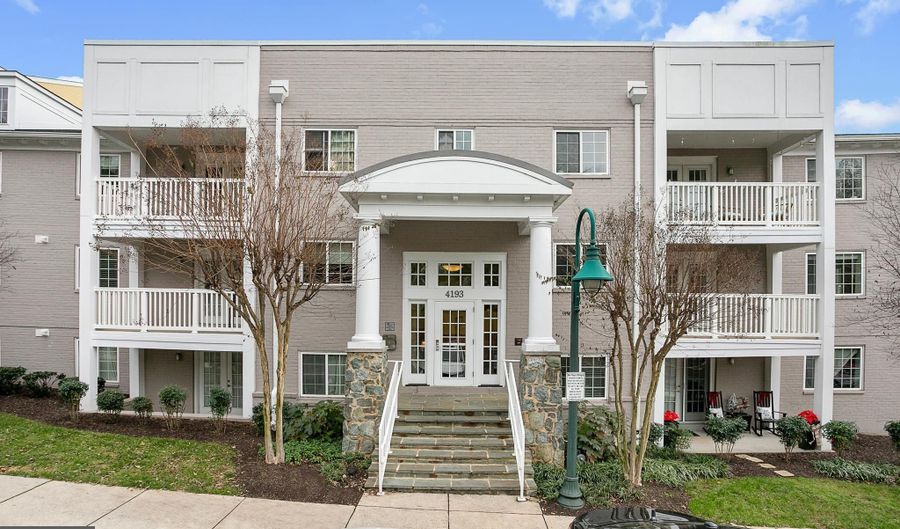4193 S FOUR MILE RUN Dr 202, Arlington, VA 22204 - 2 Beds, 2 Bath