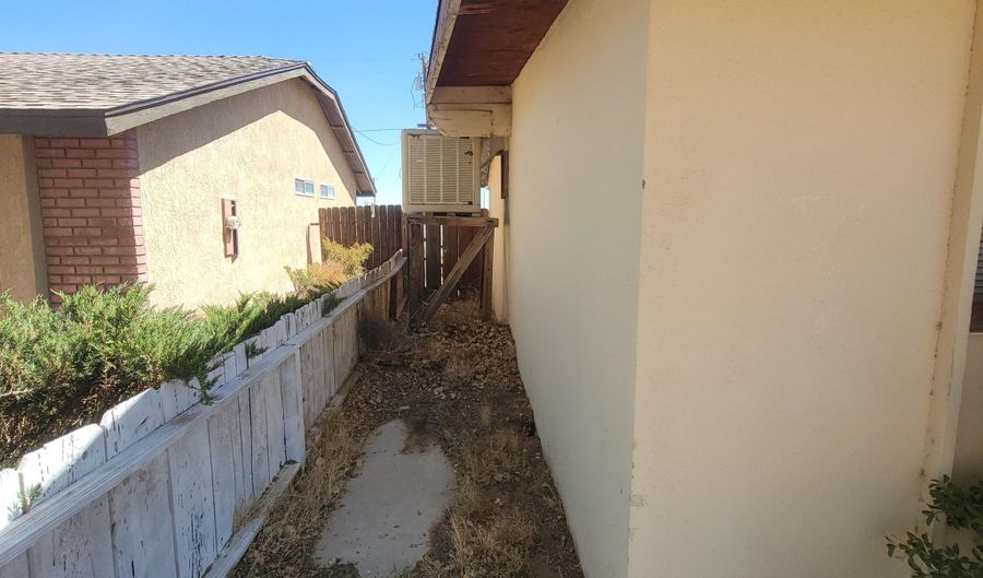8150 Evergreen Ave, California City, CA 93505 - 3 Beds, 2 Bath
