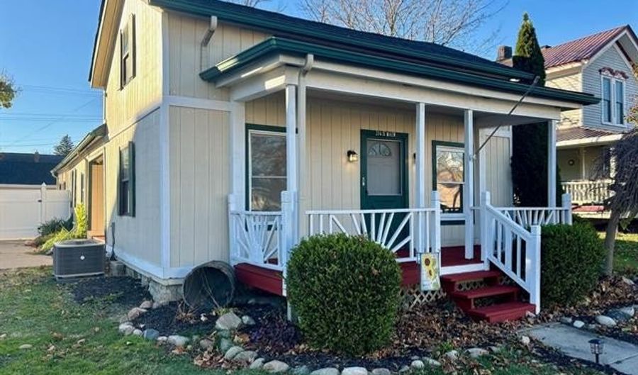 314 S MAIN St, Almont, MI 48003 - 3 Beds, 2 Bath
