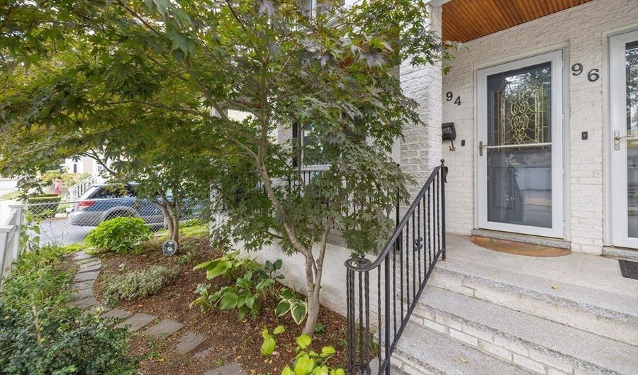94 Rawson Rd 94, Arlington, MA 02474 - 2 Beds, 1 Bath