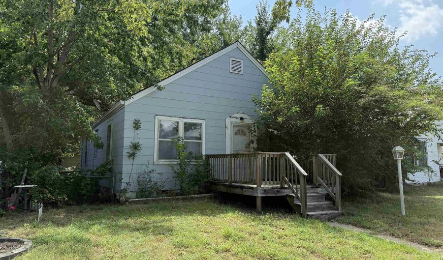 718 N 4th St, Arkansas City, KS 67005 - 2 Beds, 1 Bath
