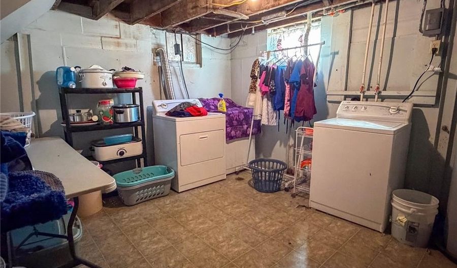 12012 Silver Creek Rd, Alhambra, IL 62001 - 4 Beds, 2 Bath