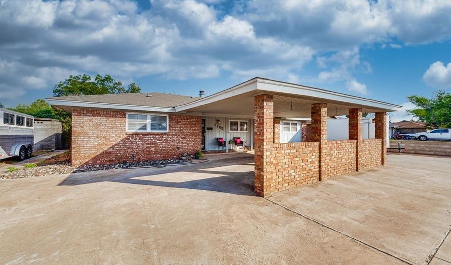1105 Crescent Dr, Andrews, TX 79714 - 3 Beds, 3 Bath