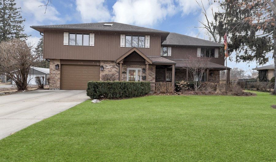 1415 W Hawthorne St, Arlington Heights, IL 60005 - 5 Beds, 5 Bath